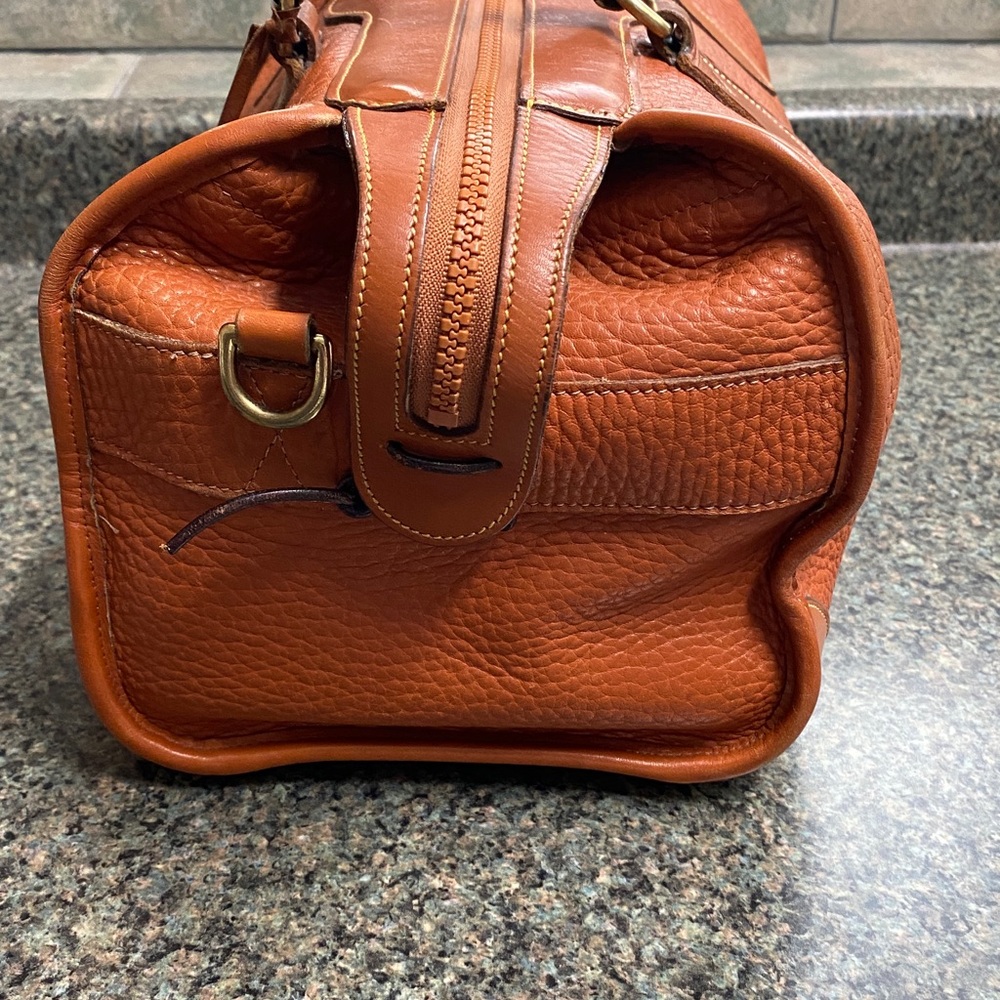 Dooney & Bourke AWL British Tan Gladstone, lock, keys, hangtag, strap USA 🇺🇸 - Picture 8 of 16